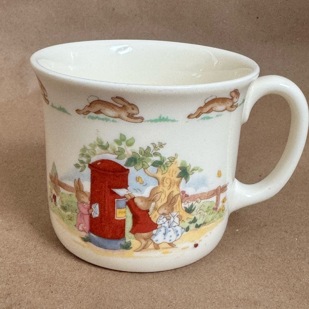 VTG Royal Doulton Bunnykins 1-Handed Hug-A-Mug “Posting a Letter” Children’s Mug